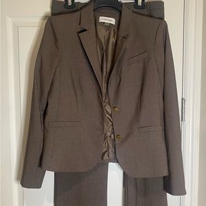 Calvin Klein Women’s 2 piece suit